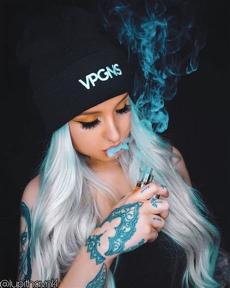 smoking girl pic